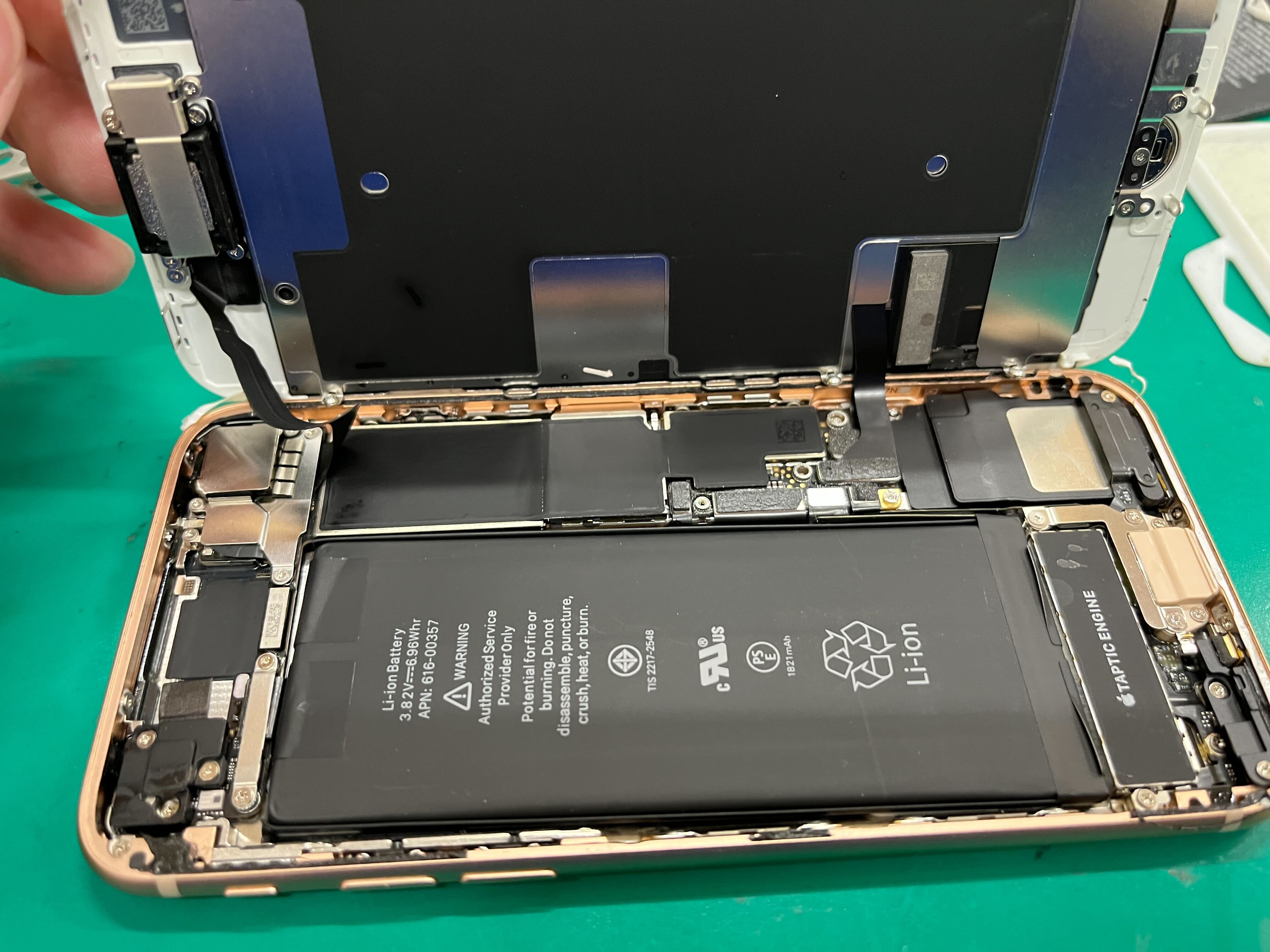 iPhone8 ゴールド バッテリー交換済み 楽天市場】4/30 P5倍☆【大容量バッテリー】iPhone 8 バッテリー